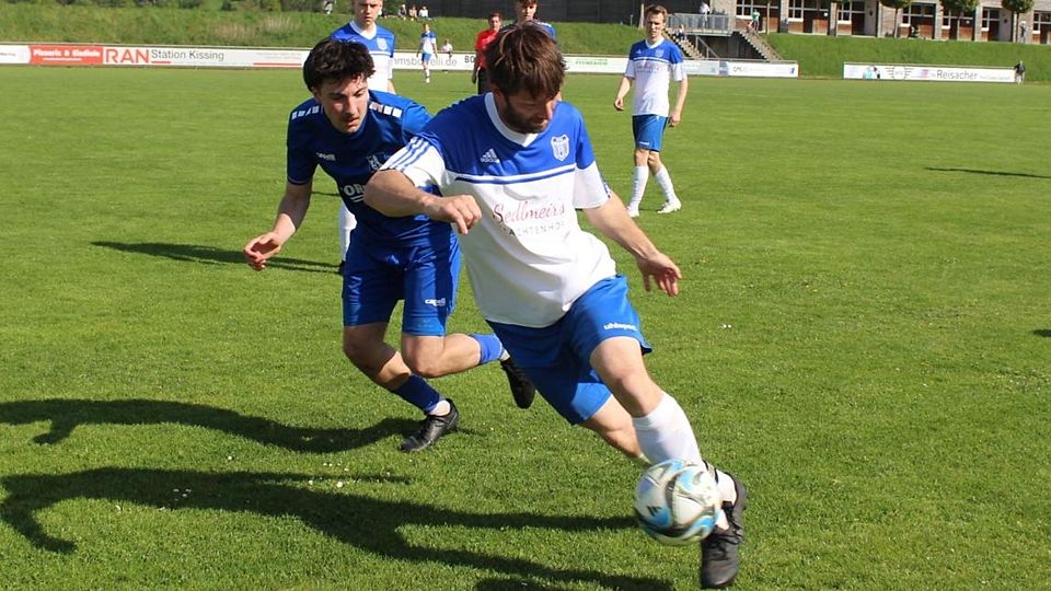 Der Führungstreffer von Lukas Müller (weißes Trikot) reichte nicht zum Punktgewinn für Langerringen.