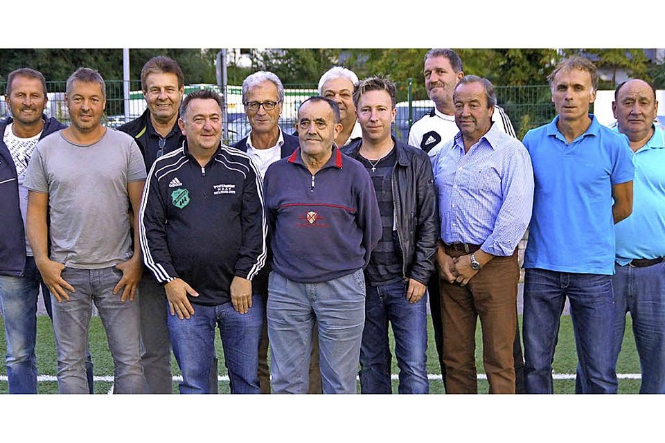 Die neu formierte Vorstandschaft der Fußballabteilung  mit Reiner Pfefferle (Zweiter von rechts) als Abteilungsleiter.   | Foto: Erich Sieber