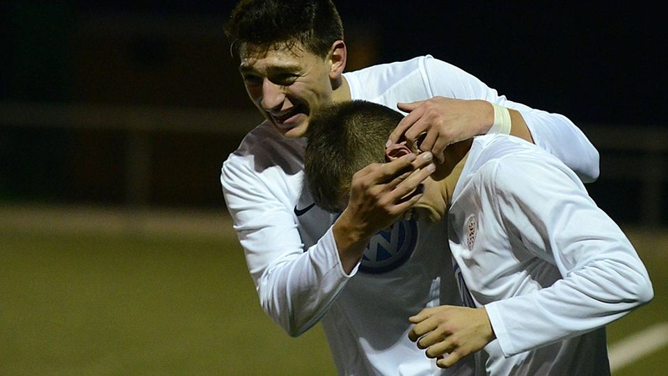 F: Christian Hedler Hatten gegen Ende des Jahres 2013 viel zu lachen: Die Reservemannschaft des KSV Hessen Kassel in der Verbandsliga Nord.