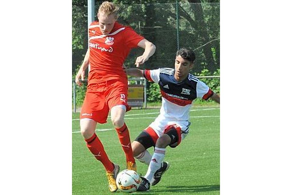 Jaderbergs Fußballer (in Rot) wollen in dieser Saison  oben angreifen. Felix Grossmann
