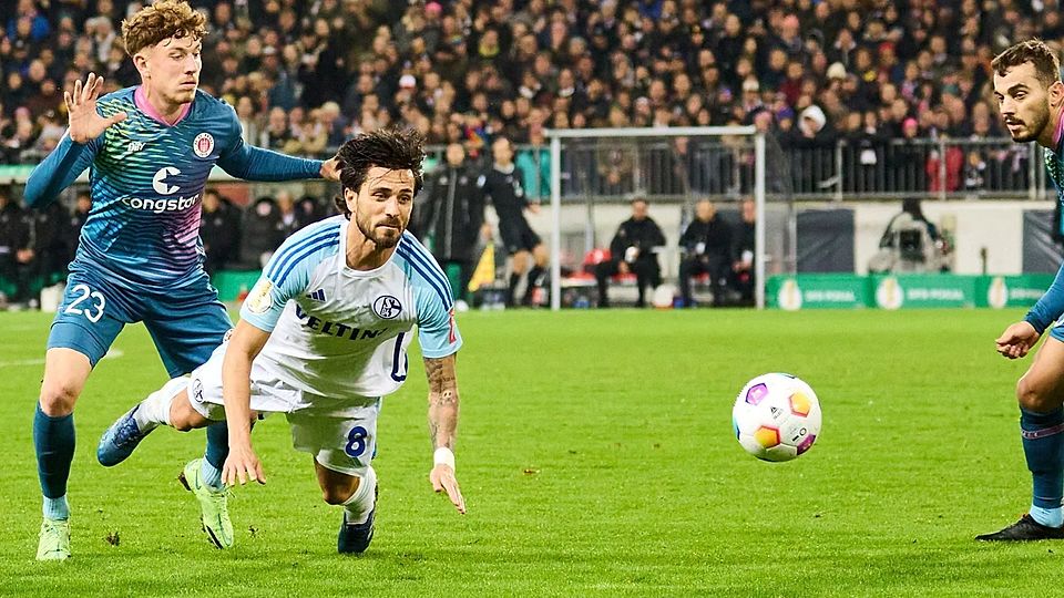 Danny Latza (in weiß) wird auch für alles Düsseldorf II alles reinwerfen.