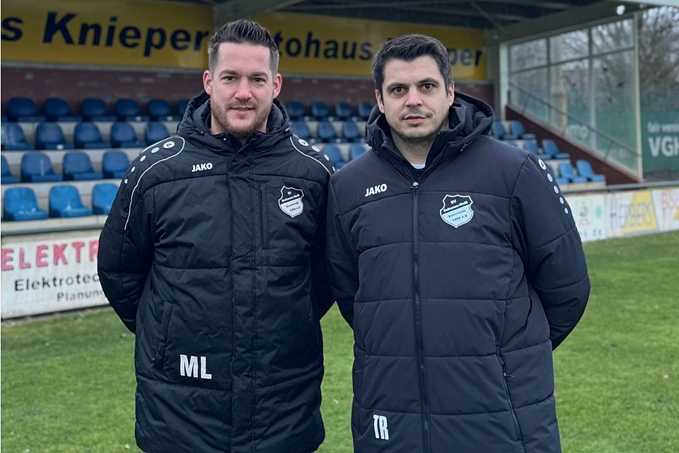 v.l. Fußballobmann Lambers und Trainer Höving v.l. Fußballobmann Lambers und Trainer Höving