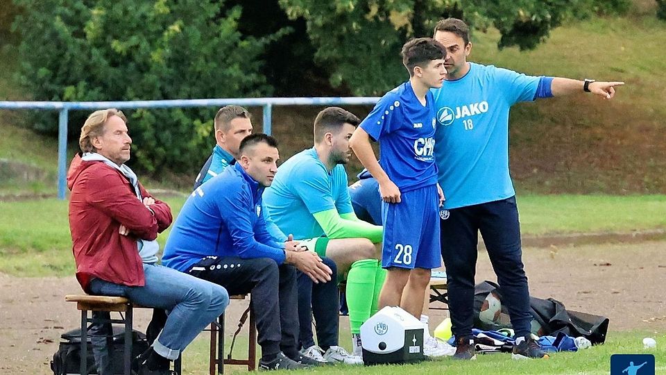 02-Coach Nazir Saridogan kann von der Bank angesichts des ausgewogen besetzten Kaders immer gut nachlegen.