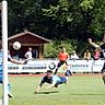 Spektakuläre Führung: Moritz Müller trifft per Flugkopfball zum wichtigen 1:0 gegen Eggenfelden. Der Stürmer legte ein weiteres Tor nach, holte zudem einen Elfmeter heraus.