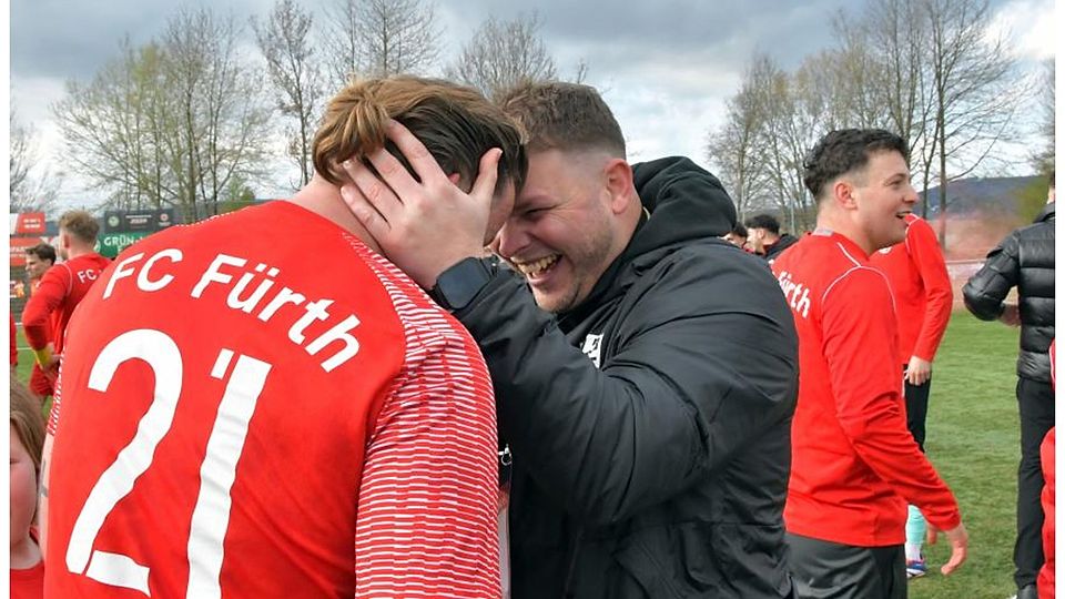 Antonio Vucic (links; hier im Derby-Zweikampf mit FC-Stürmer Andreas Adamek) fällt mit einem Kreuzbandriss monatelang aus. (Archiv) 	Foto: Dagmar Jährling