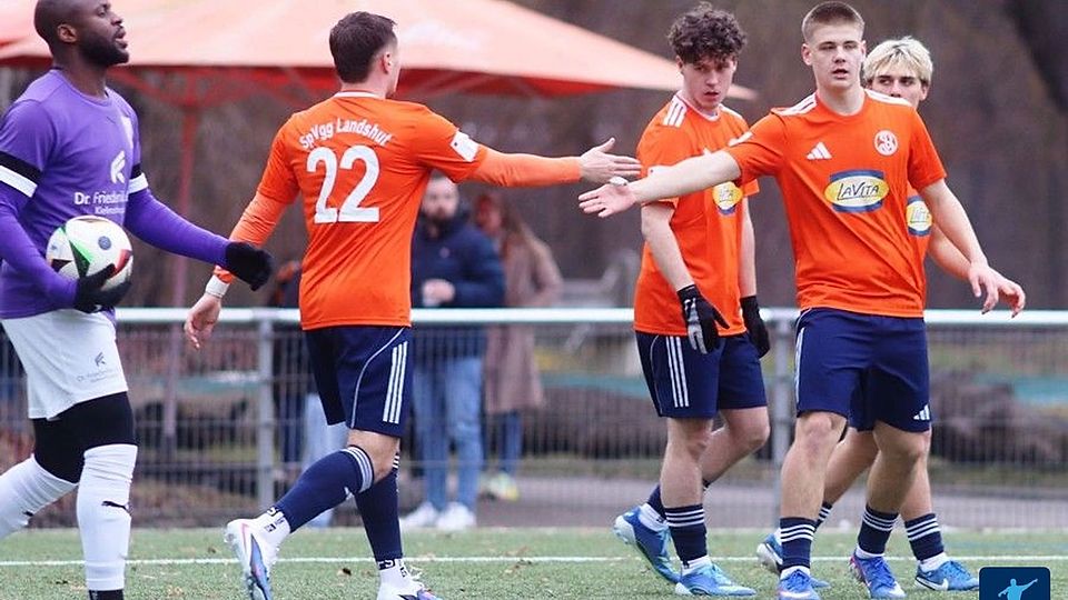 Auf die Siegerstraße brachte die SpVgg Landshut U19-Juwel Alexander Ruppel (rechts) mit seinem Treffer zum 1:0