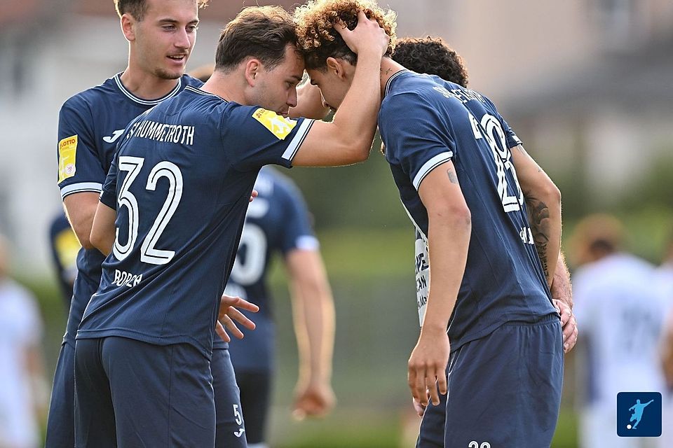 Ergebniskrise beendet. Der SV Hummetroth feiert einen 4:0-Sieg in Hünfeld. Ergebniskrise beendet. Der SV Hummetroth feiert einen 4:0-Sieg in Hünfeld.