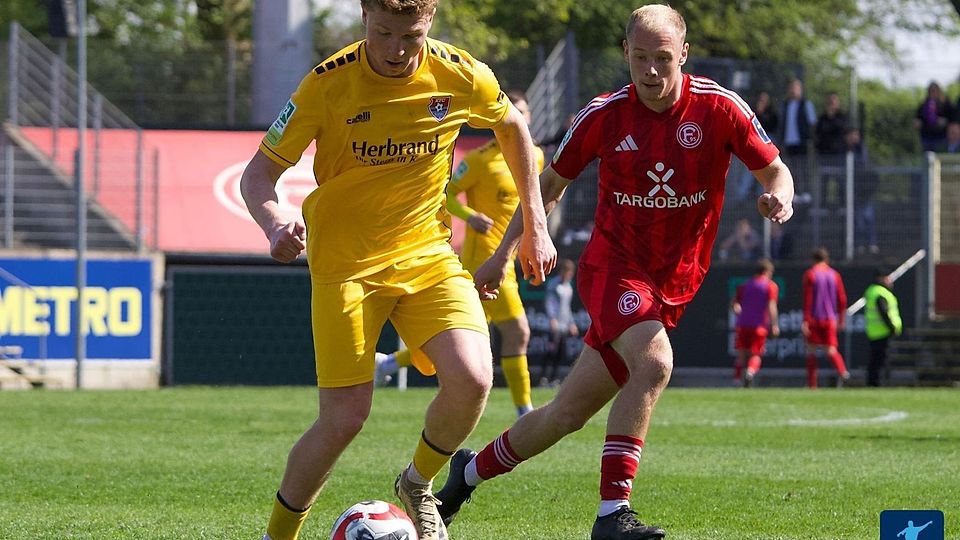 Lennard Wagemann (re.) verteidigt ab dem Sommer für den Wuppertaler SV.
