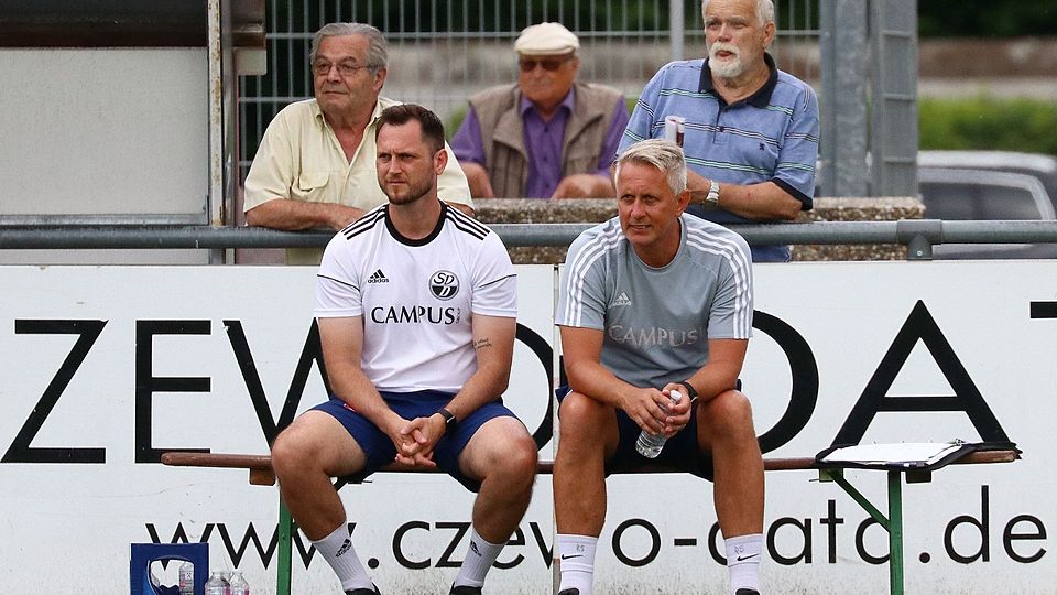 Donaustaufs Trainer Richard Slezak (r.) und Blazej Majewski mussten beim Testaufgalopp noch auf viele ihrer neuen Spieler verzichten.