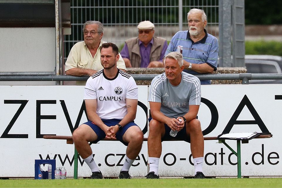 Donaustaufs Trainer Richard Slezak (r.) und Blazej Majewski mussten beim Testaufgalopp noch auf viele ihrer neuen Spieler verzichten.
