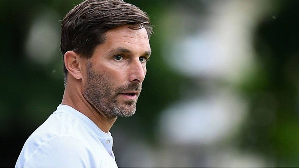 Stefan Leitl soll den Profis des FC Ingolstadt nach dem Katstrophenstart in Liga zwei wieder in die Spur helfen. F: Leifer