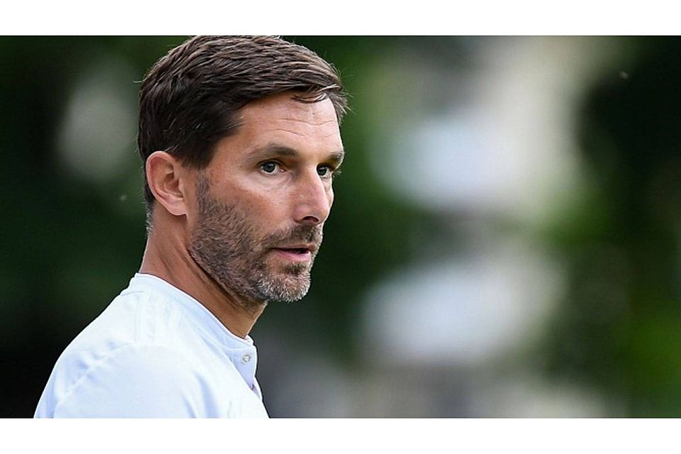 Stefan Leitl soll den Profis des FC Ingolstadt nach dem Katstrophenstart in Liga zwei wieder in die Spur helfen. F: Leifer