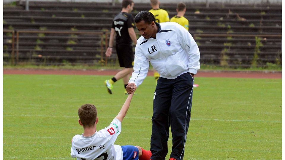 Niedergeschlagen waren die B-Junioren des Bonner SC nach dem Unentschieden auf der Alm und dem damit besiegelten Abstieg. Foto: Horst Müller