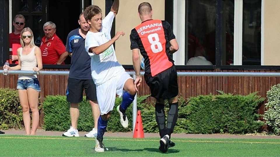 Alexander Schellbach (in weiß) wechselt aus Calbe nach Gommern zurück.                 F: Lonkowski
