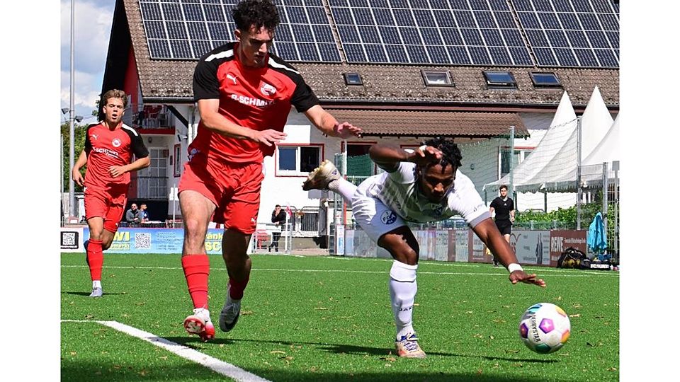 Nach vier Spielen ohne Niederlage hat es jetzt auch wieder Yuma Reichert (links) und seinen SV RW Walldorf II erwischt (Archiv). 	Foto: Uwe Krämer