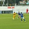 Tuggens Captain Caine Keller (gelb, 23) leistete mit einem Pfostenschuss die Vorarbeit für Jakup Jakupovs Tor zum 2:1 in der 44. Minute.