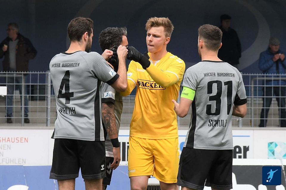 Gab am vergangenen Samstag sein Regionalliga-Debüt: Fabian Stapfer (in gelb).