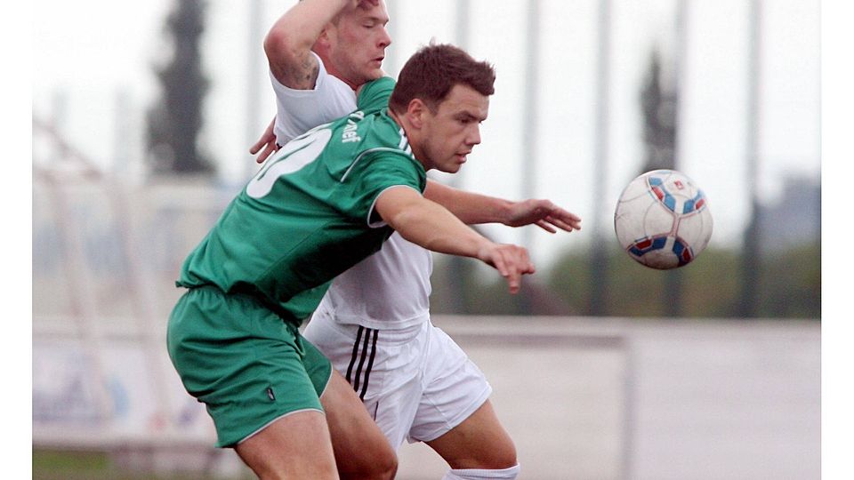 Der FV Bad Honnef um Julian Lewerenz rechnet sich gegen Oberpleis gute Chancen aus. Foto: Wolfgang Henry