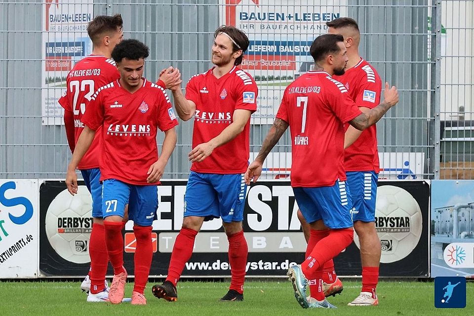 Luca Thuyl (Mitte) ist zurück in Kleve. 