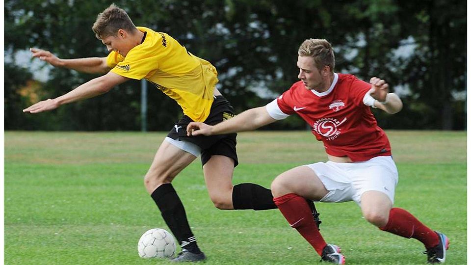 Einen guten Fight bot auch die Partie Türkiyemspor gegen Hellern beim 1:3 im Stadtpokal. Foto: Helmut Kemme