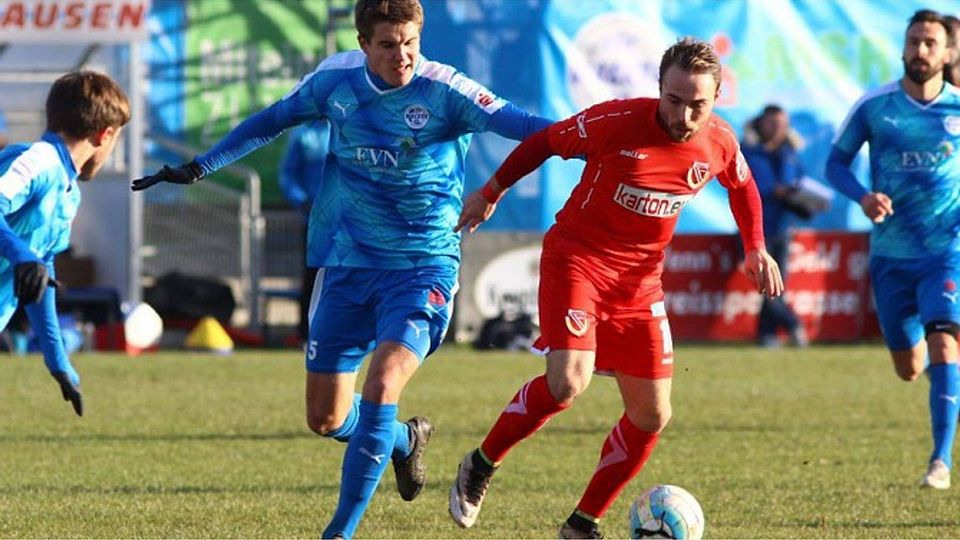 Philipp Blume (in blau/ Nr.5) trägt in der Rückrunde das VfB-Trikot.                F: Nordhausen