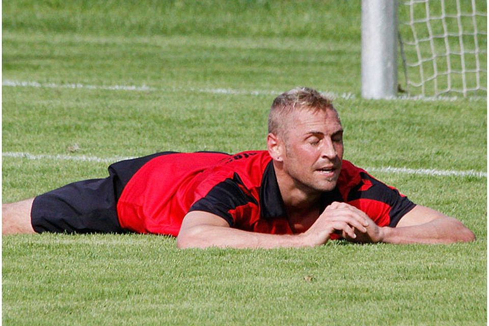 Gut für den FC Pfaffenhofen-Untere Zusam, dass sich Gerd Gundacker (Bild) nach seiner Verletzungspause wieder aufgerappelt hat. Er rettete mit zwei Toren das Remis gegen Deiningen.		F.: Roland Stoll