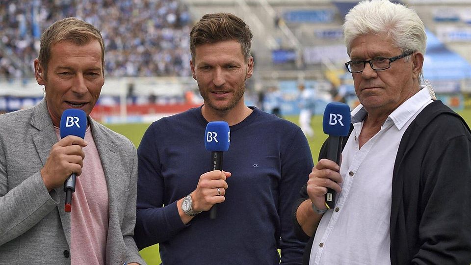 BR-Moderator Markus Othmer, Benjamin Lauth und Werner Lorant im Grünwalder Stadion im Oktober 2017.