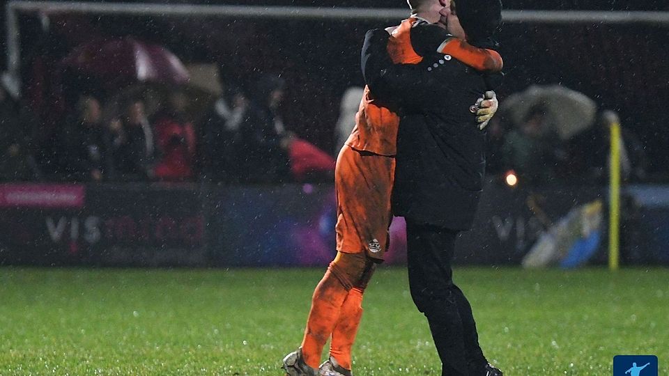 Großer Jubel herrschte nach dem Abpfiff bei der SG Schneifel: Gerade hatte man Aufstiegsfavorit Rot-Weiss Wittlich bezwungen. 