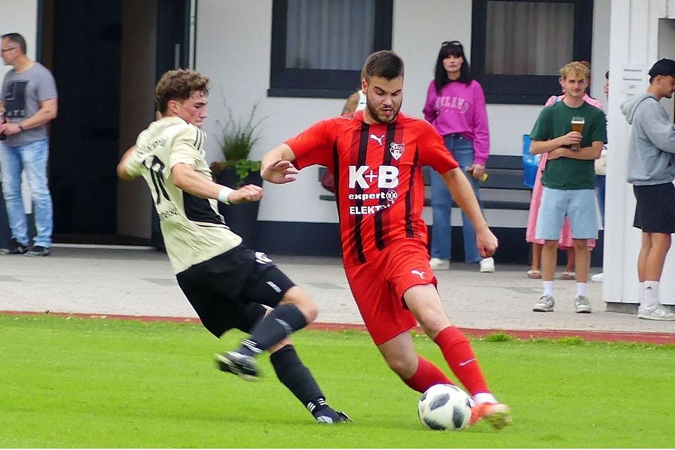Der 1. FC Rötz (rechts) taumelt dem direkten Abstieg in die Kreisklasse entgegen.