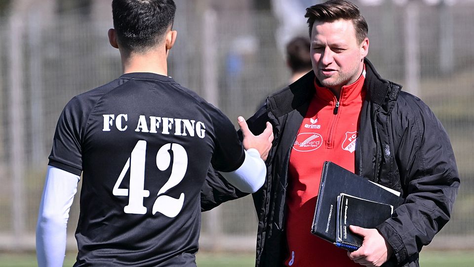 Spielertrainer Tobias Jorsch (rechts) will mit dem FC Affing in der Frühjahrsrunde angreifen und den Klassenerhalt schaffen.