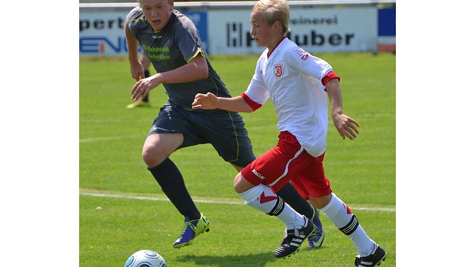 Vollen Einsatz am Ball zeigten Hienheimer- und Jahn-Kicker.  Foto: Reichmann