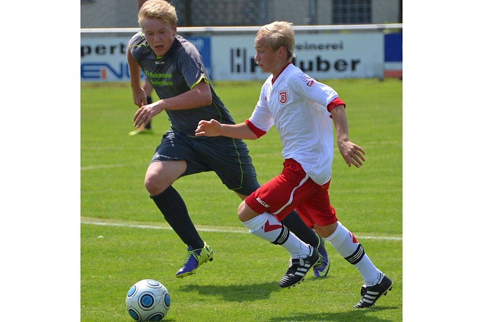 Vollen Einsatz am Ball zeigten Hienheimer- und Jahn-Kicker.  Foto: Reichmann
