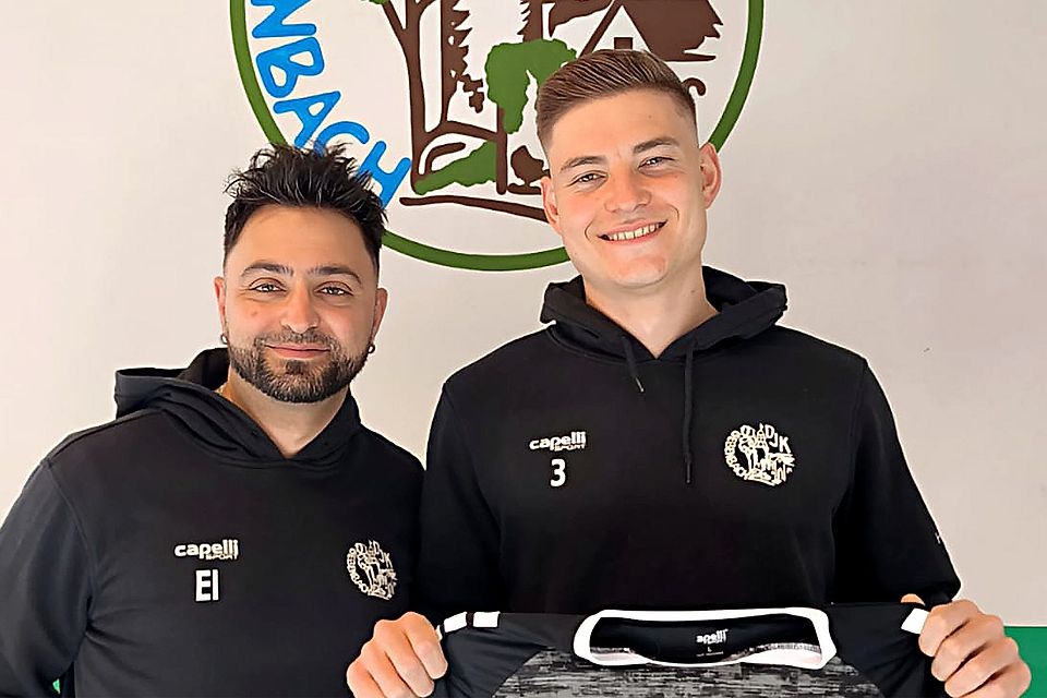 Gebenbachs sportlicher Leiter Erdal Izmire freut sich über den Verbleib von Fabian Vogl (rechts).