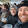 Tim Schwara (rechts) und Alexander Sprigade freuen sich im Ulmer Donaustadion.