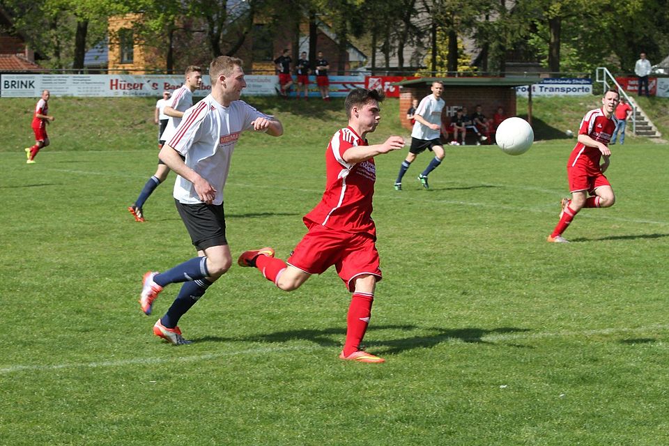 Das Derby zwischen Spitzenreiter TuS Haren und Pokalfinalist FC Wesuwe endete 1:1. Foto: Albrecht