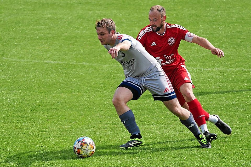 Nach einer zuletzt stark nach oben zeigenden Leistungskurve geht der SC Eschenbach (in Grau) selbstbewusst ins Relegationsspiel gegen die Bezirksliga-Reserve aus Hahnbach.