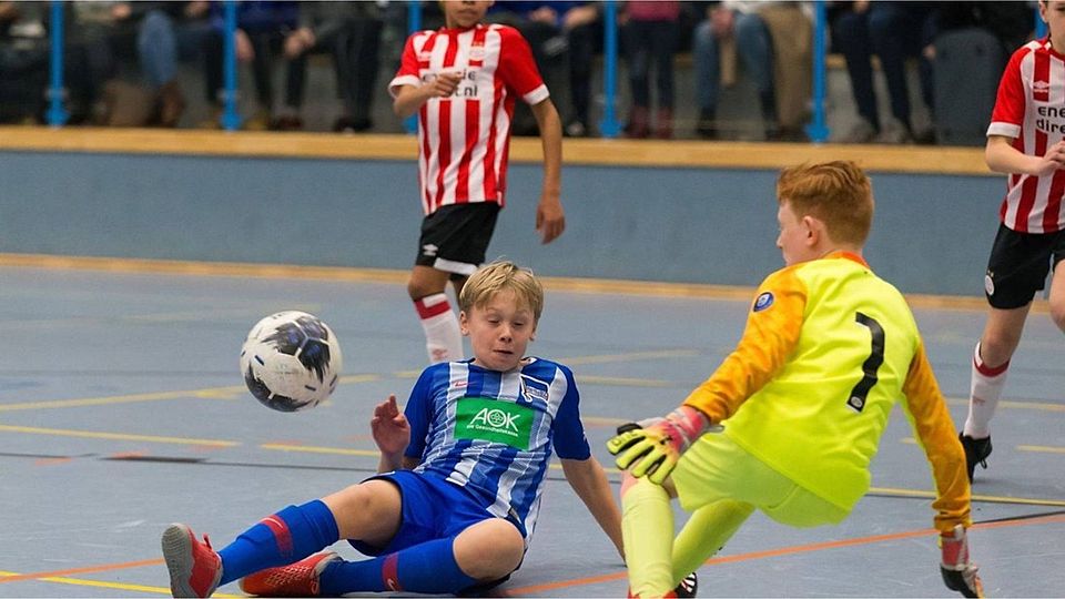 Kleine Kicker, große Namen: Im vergangenen Jahr gewann Hertha BSC das Finale gegen PSV Eindhoven. Foto: Stefan Gelhot