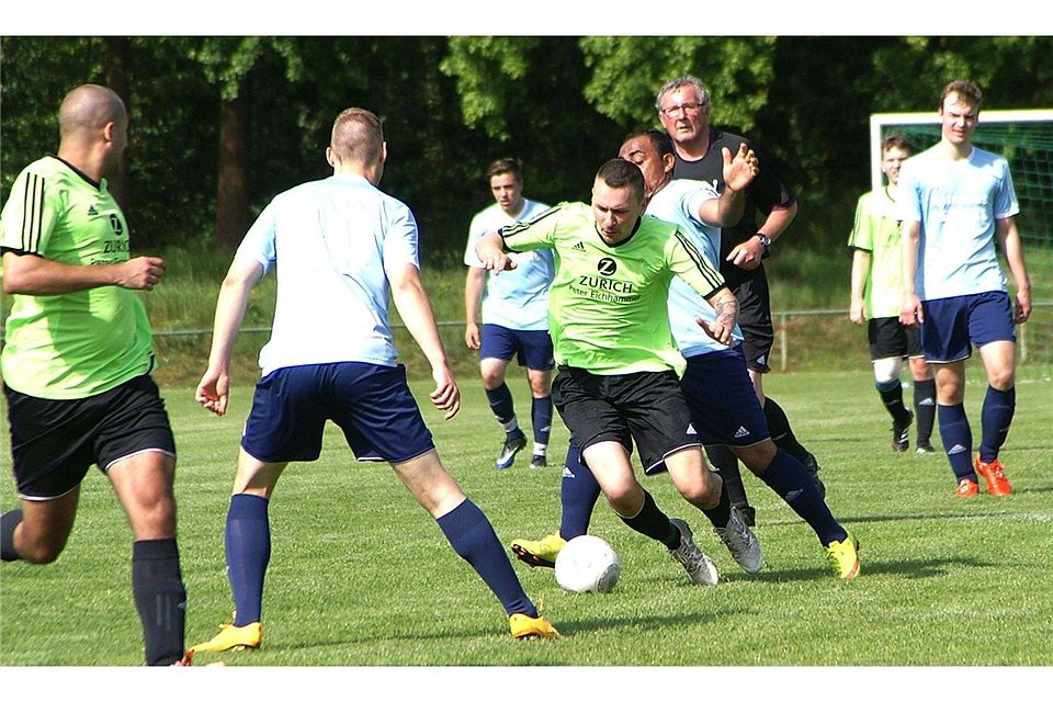 Der FC Maxhütte-Haidhof war im Derby gegen den SC Teublitz klar überlegen und siegte mit 2:0.  Foto: bat