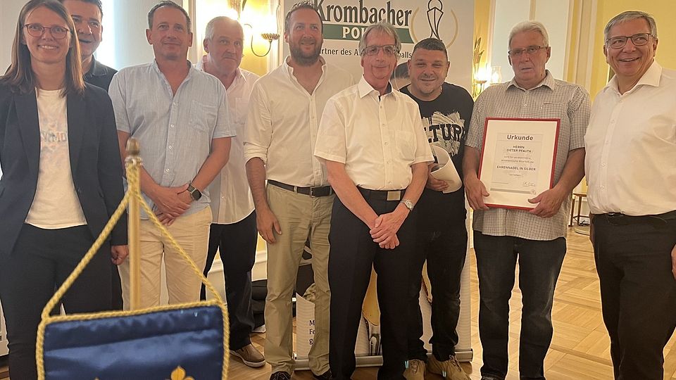 Die Ehrenden und die Geehrten als Team, von links: Silke Sinning, Jürgen Brose, Thorsten Friedrich, Siggi Maurer, Martin Fraund, Jürgen Dindorf, Kyriakos Tsakas, Dieter Pfauth und Gert-Uwe Mende.