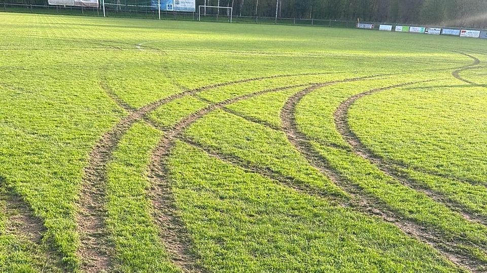 Ein Teil der Spuren auf dem Fußballplatz in Colmar