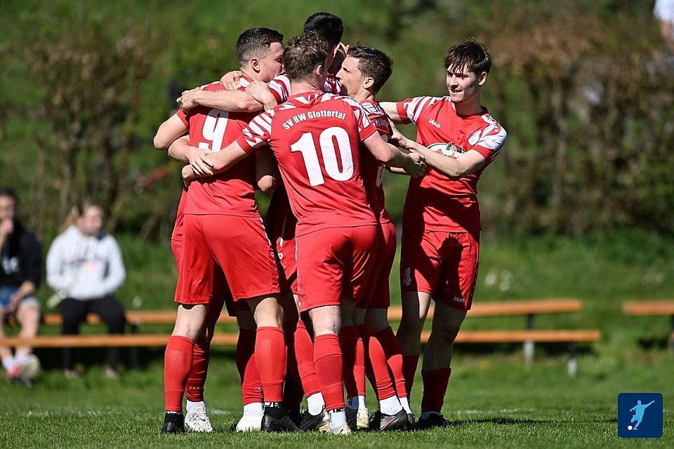 Jubel beim SV Rot-Weiss Glottertal: Auf eigenem Platz entschied die Mannschaft von Tobias Göbel das Derby gegen den FC Denzlingen II mit 3:0 deutlich für sich.