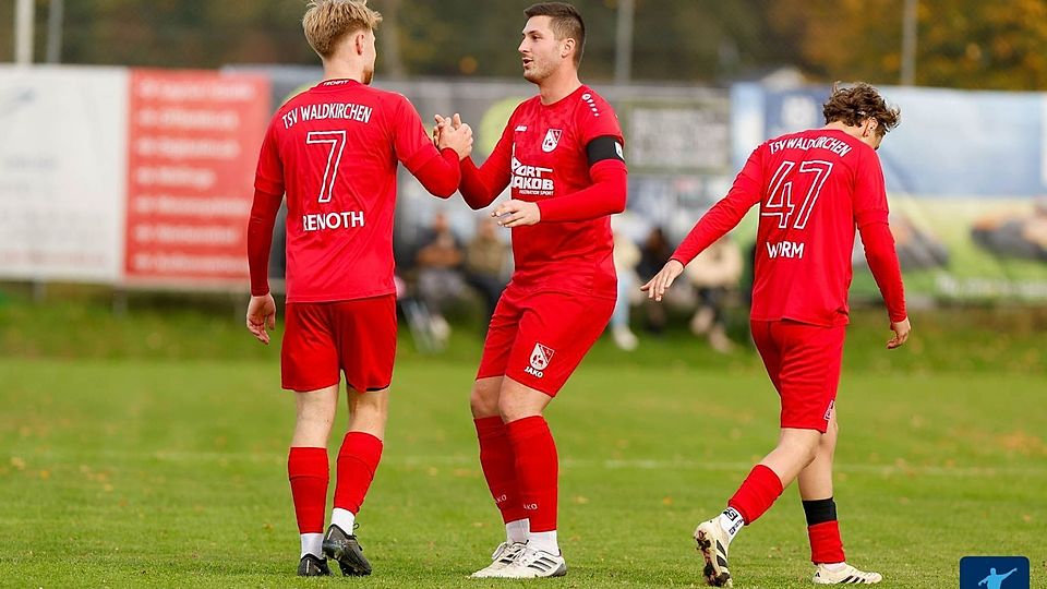 Waldkirchen bejubelt den achten Saisonsieg.