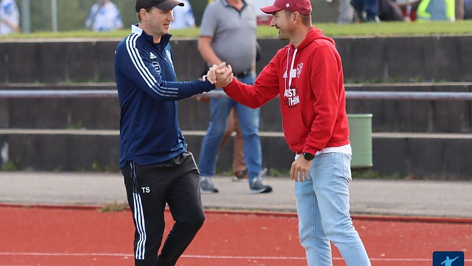 Dingolfings Coach Thomas Seidl (links) und Ergoldings Chefanweiser Michael Heckner treffen am Samstag im absoluten Topspiel aufeinander.