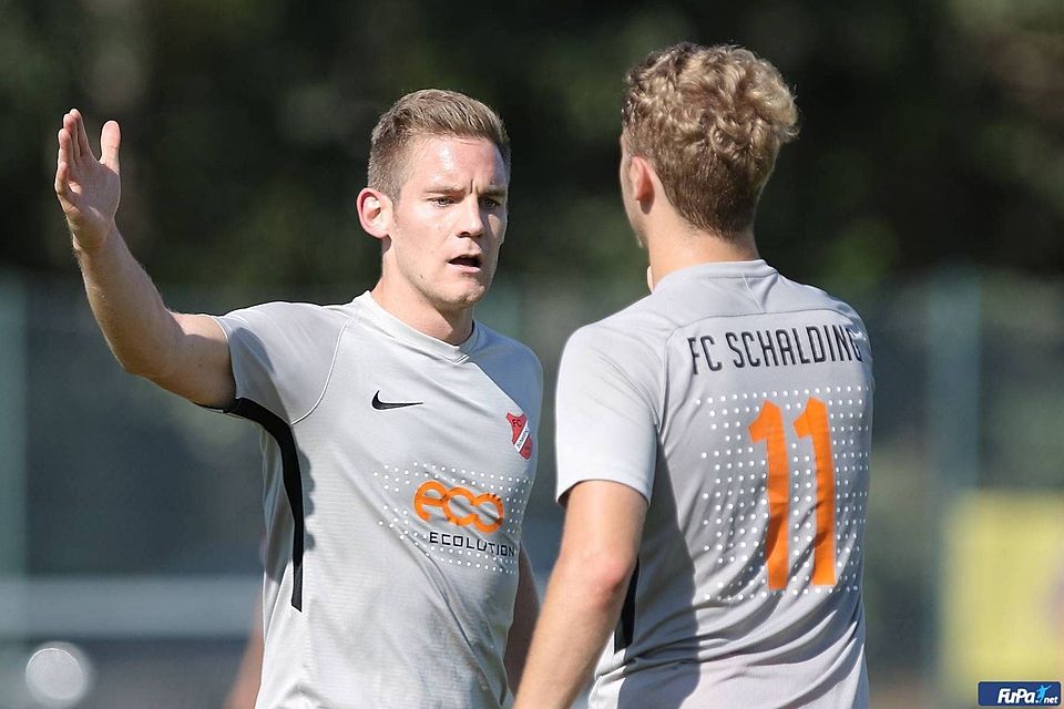 Michael Öller (li.) fungiert in der neuen Saison beim FC Schalding als Spielertrainer 