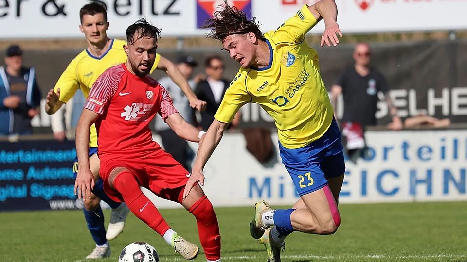 Verstärkung für den TSV Buchbach: Mittelfeldspieler Reza Sakhi Zada (rotes Trikot) kommt vom SV Heimstetten.