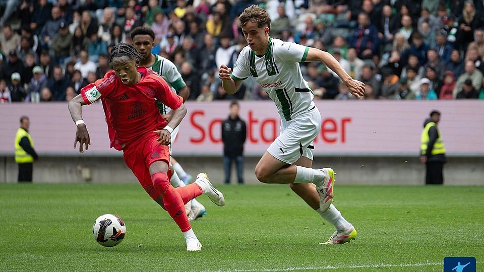 Borussia Mönchengladbach (in Weiß) ist amtierender deutscher U17-Meister.