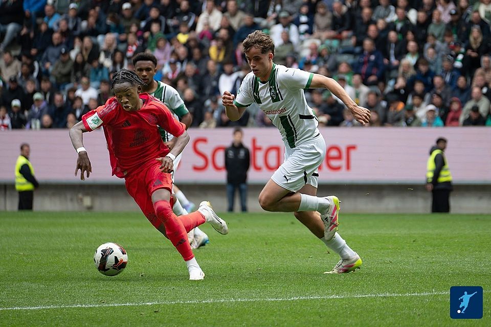 Borussia Mönchengladbach (in Weiß) ist amtierender deutscher U17-Meister.