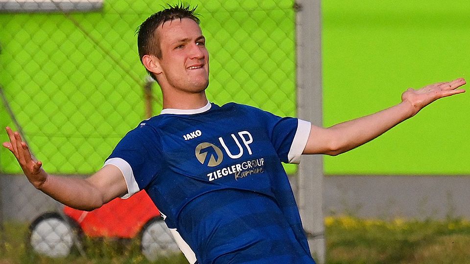 Jubel über sein Führungstor im Heimspiel gegen Ettmannsdorf: Stürmer-Talent Stefan Pühler hat bei der SpVgg SV Weiden eine gute Entwicklung genommen.
