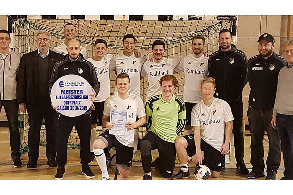 Die neuen Bezirksliga-Meister im Futsal kommen aus Alteglofsheim. Foto: BFV