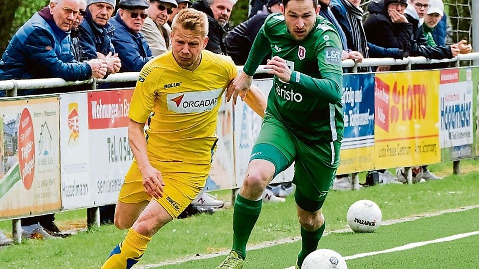 Bad Rothenfelde (in Grün) drehte einen 0:2-Rückstand und gewann erstmals in der Abstiegsrunde.
